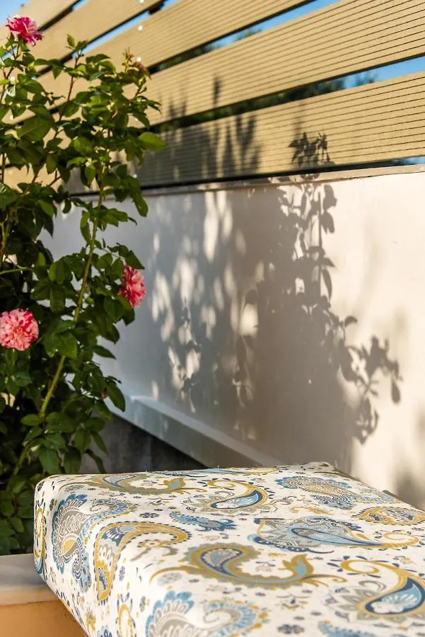Apartment Studio Flower Skalanion