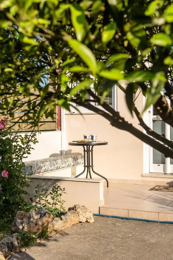 Studio Flower Skalanion Apartment